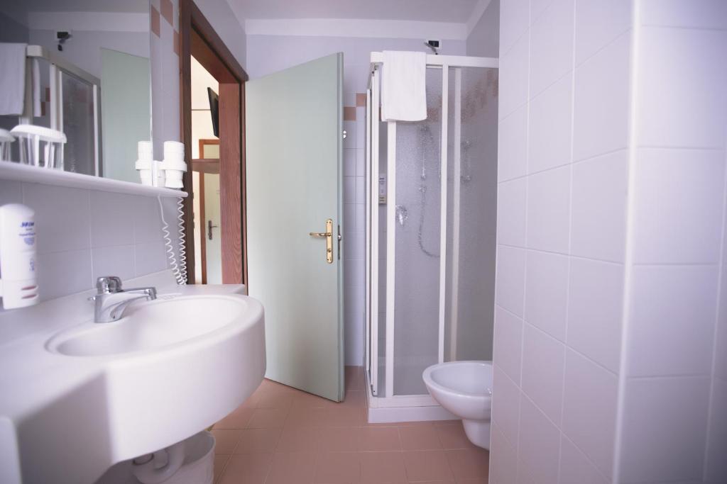 Albergo Dimaro Wellness Hotel - Tap to explore photos