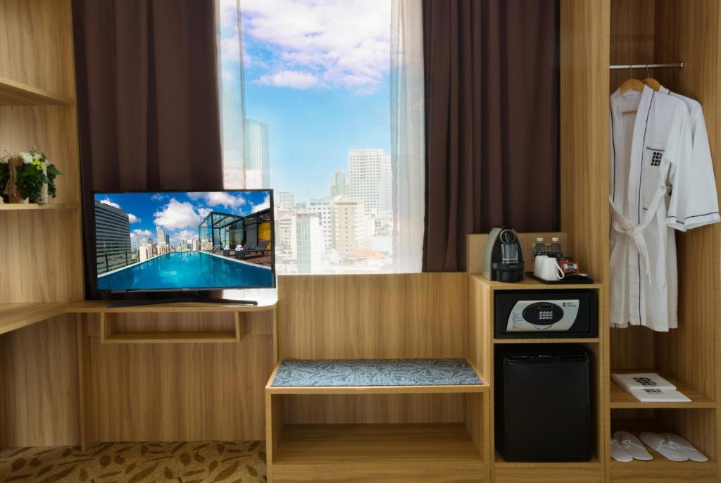 Двухместный (Business King Room River and City view with Free Minibar), Bay Hotel Ho Chi Minh