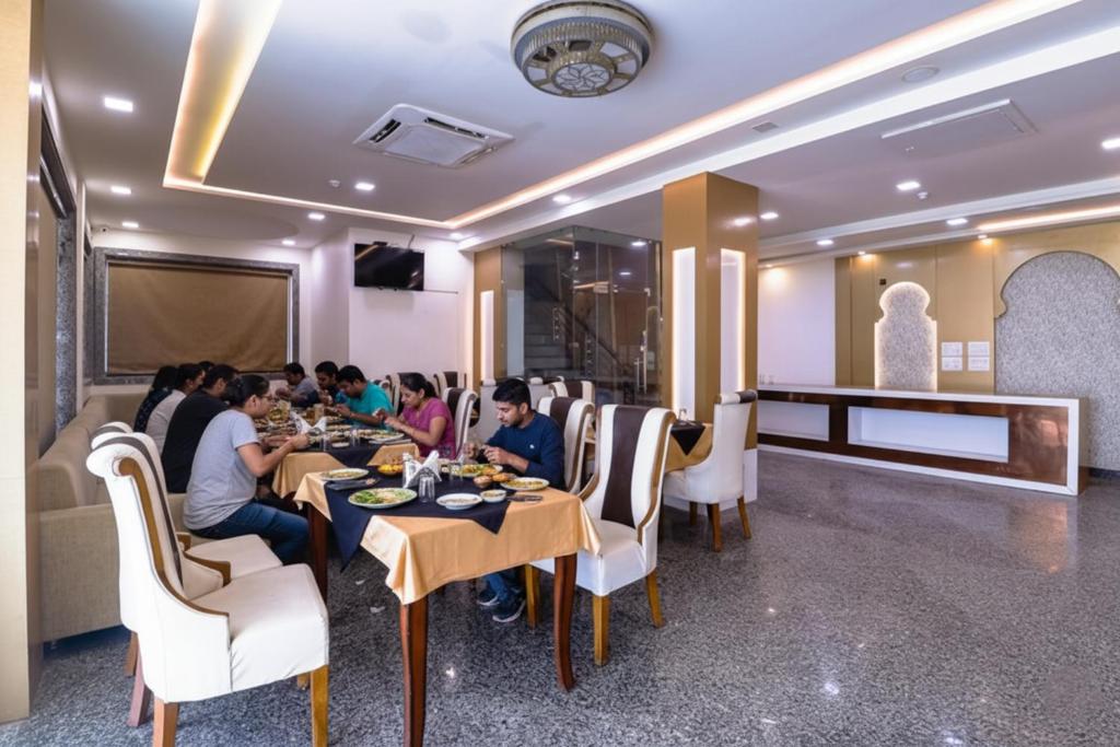 FabHotel Swess Grand photo 4