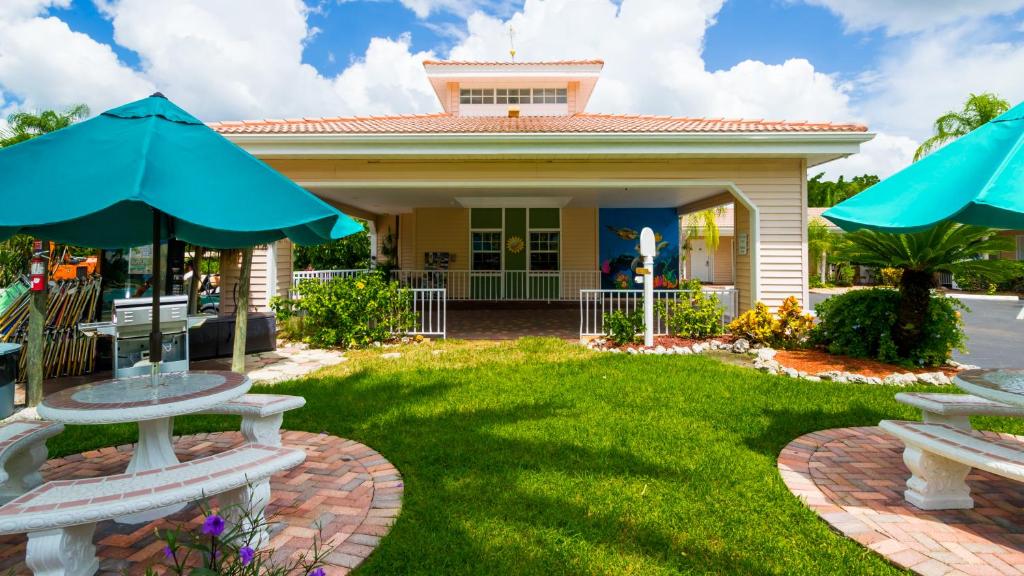 Tropical Beach Resorts - Sarasota photo 1