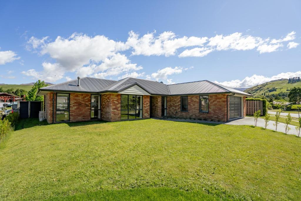 Cosy 4 Bedroom Home