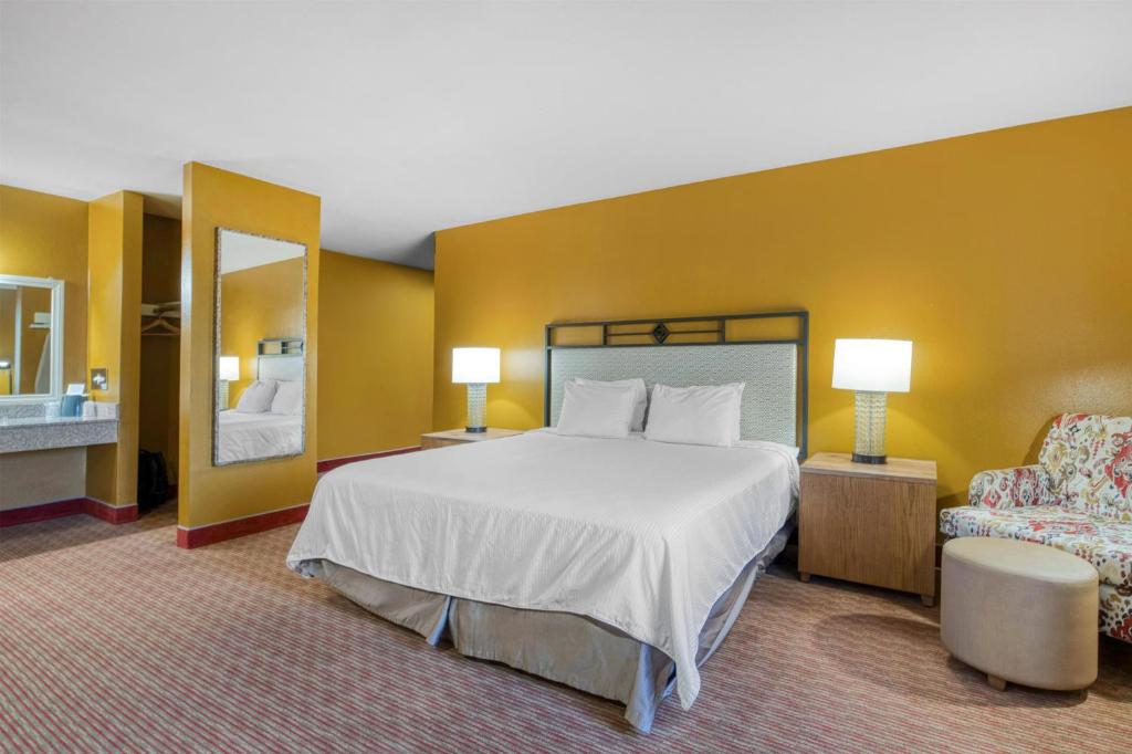 SureStay Hotel by Best Western Camarillo - Tap to explore photos