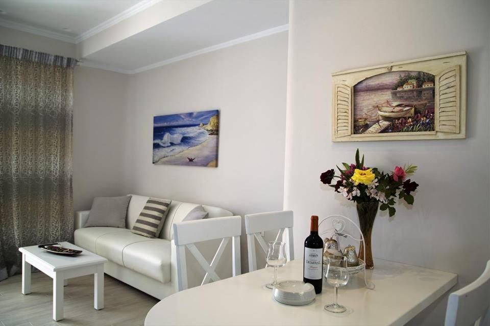 Сьюит (Люкс для новобрачных), Paralia Luxury Suites