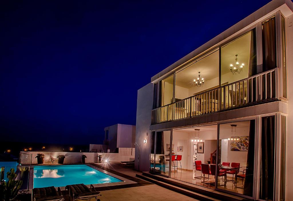 Alexia Beach photo 3