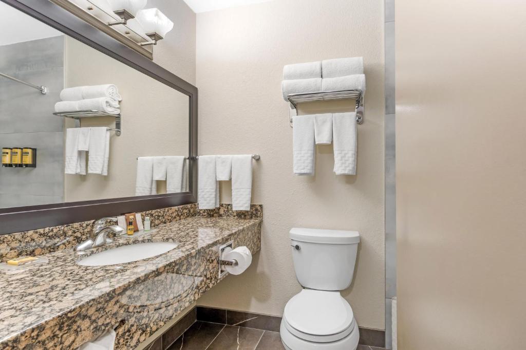 Best Western Plus Pembina Inn & Suites - Tap to explore photos