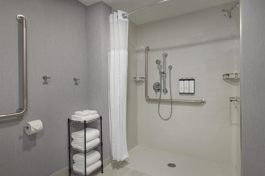 Hyatt Place Windsor - Tap to explore photos
