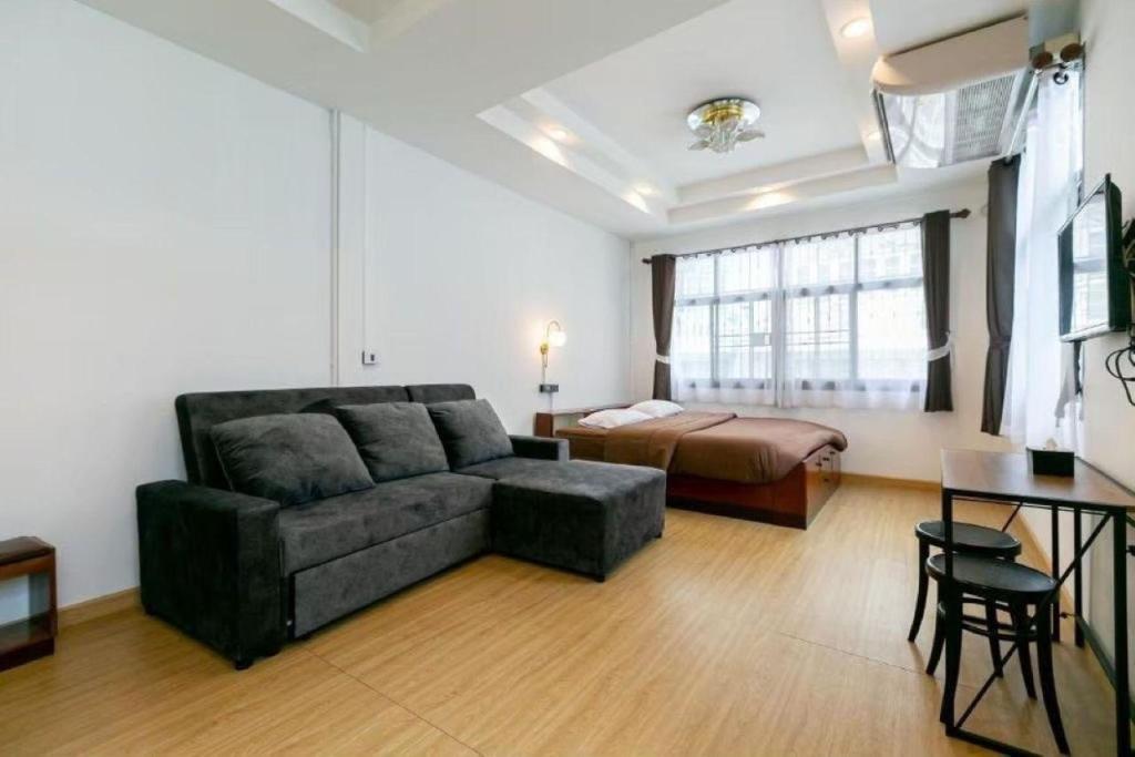 Taladnoi Paint House Room Type - Deluxe Double Room
