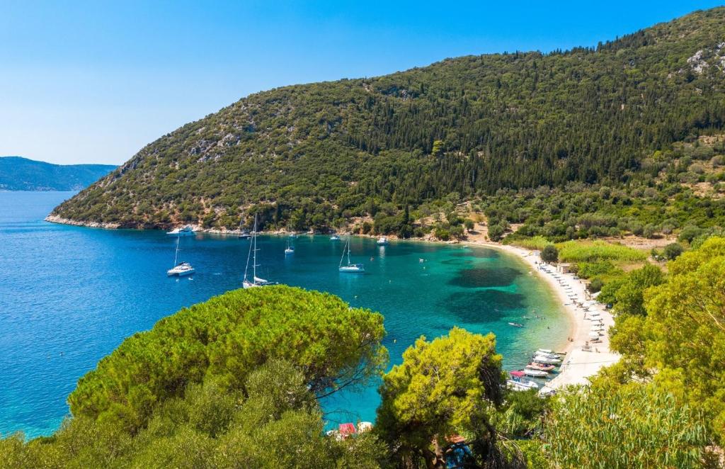 Lemonia Beach Villa in Ithaki - Tap to explore photos