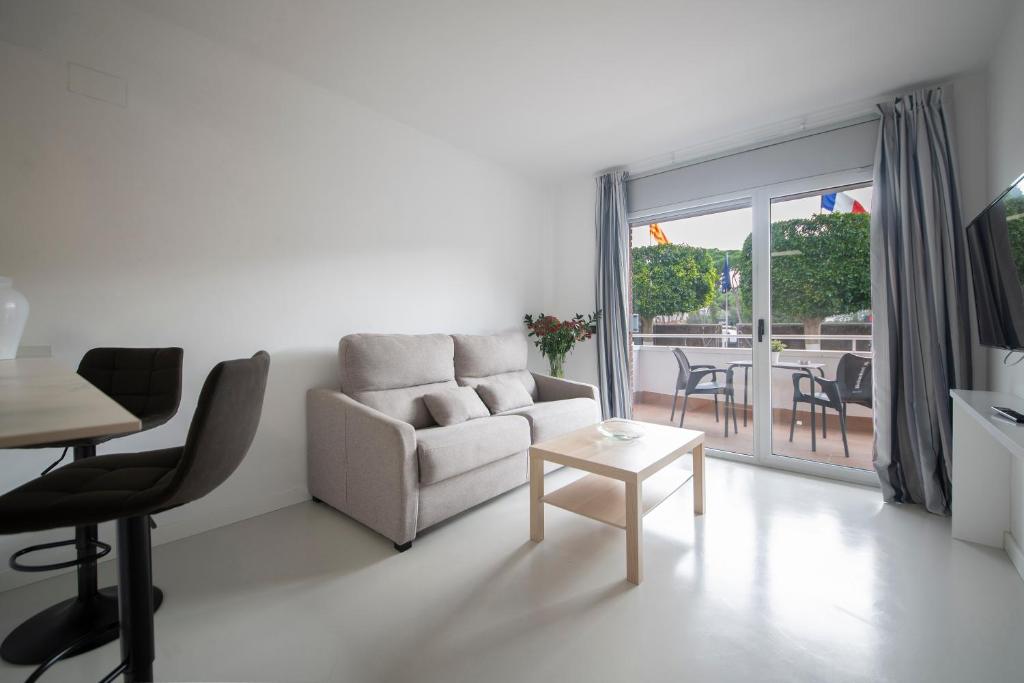 Aparthotel Marsol - Tap to explore photos