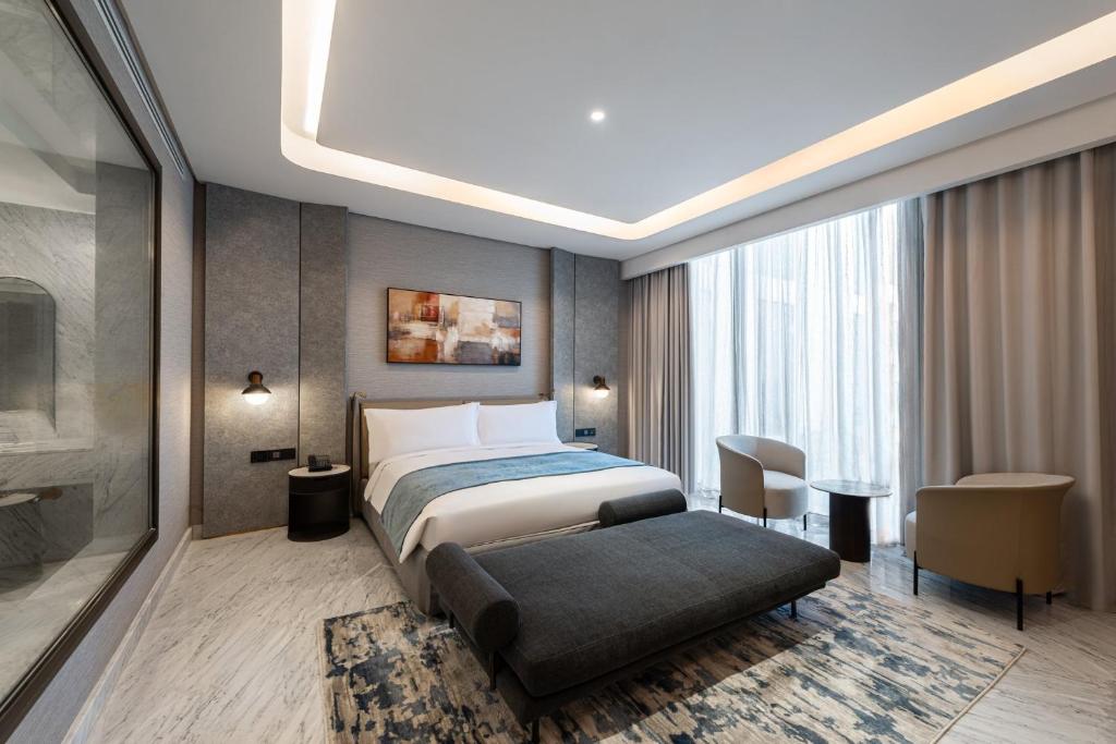 Crowne Plaza Al Jubail by IHG - Tap to explore photos