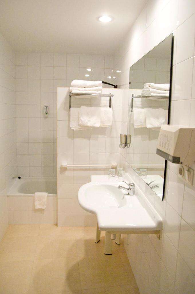 Hotel Balaguer Room Type - Triple Room