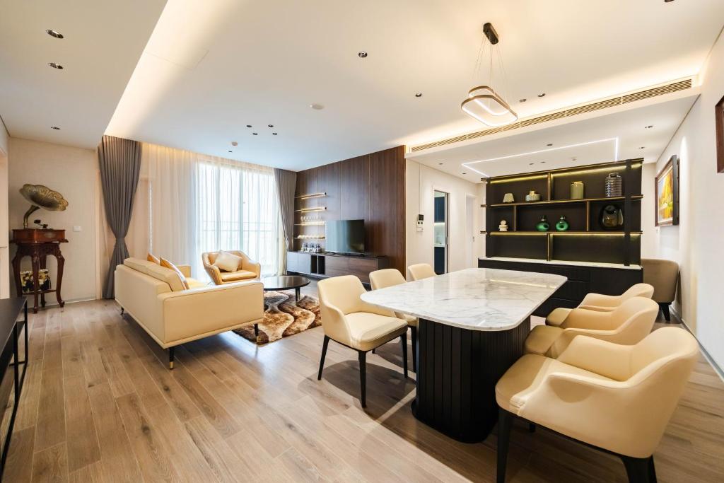 Five Star Westlake 1st-4th Floors Hotel & Serviced Apartment - Tap to explore photos