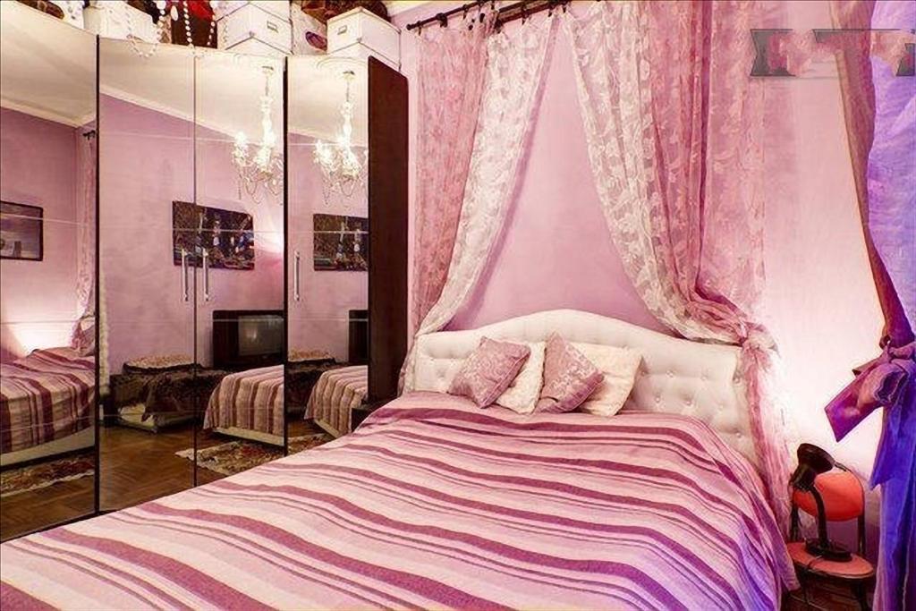 Romantic & Artistic Apartment photo 4