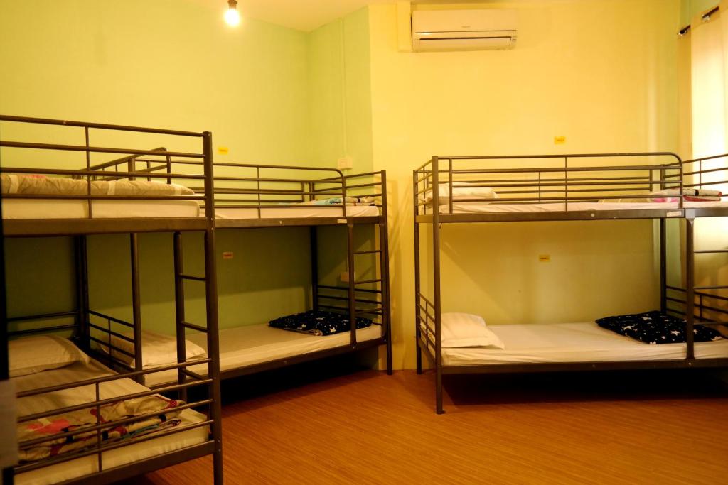 Семейный (Семейный номер с общей ванной комнатой (для 8 человек)), The Hive Singapore Hostel