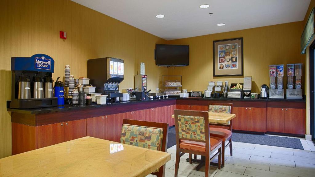 Best Western PLUS Fresno Inn photo 4