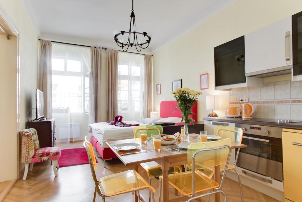 Апартаменты (Современные апартаменты с 2 спальнями), Апартаменты Prague Siesta
