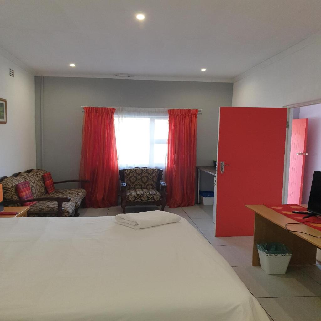 Lyronne Guest house, Shuttle and Tours Room Type - Deluxe Room