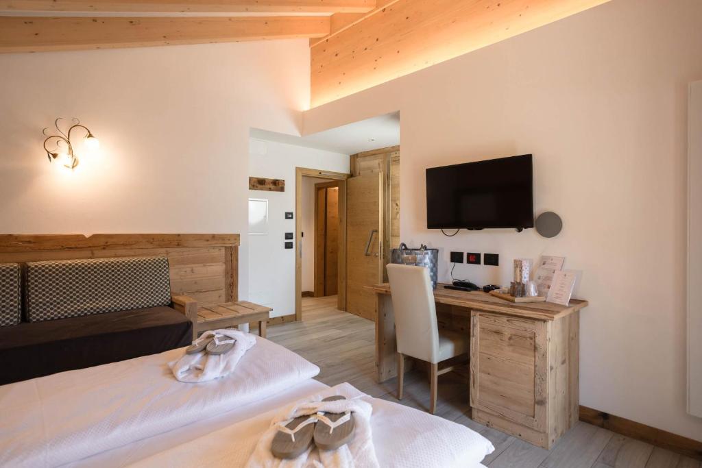 Wellness Hotel Dolomia - Tap to explore photos