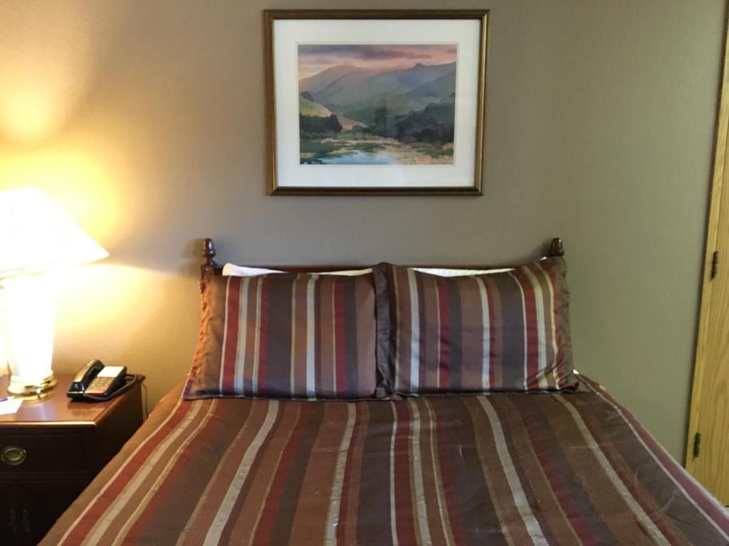 Timber Lodge Inn photo 1