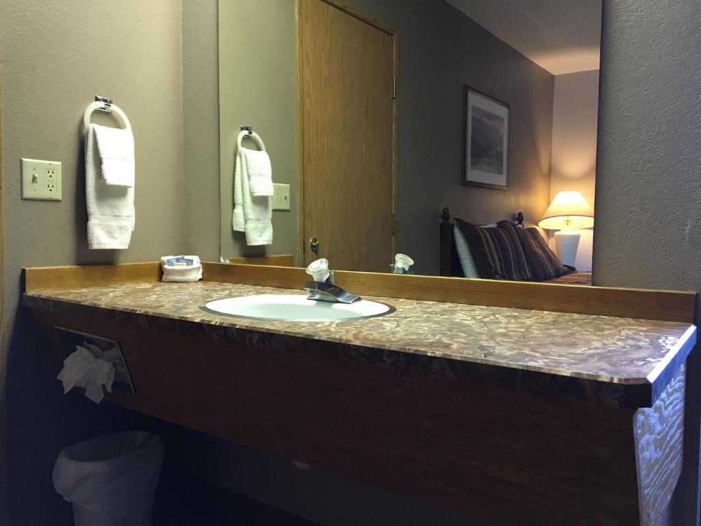 Timber Lodge Inn photo 2