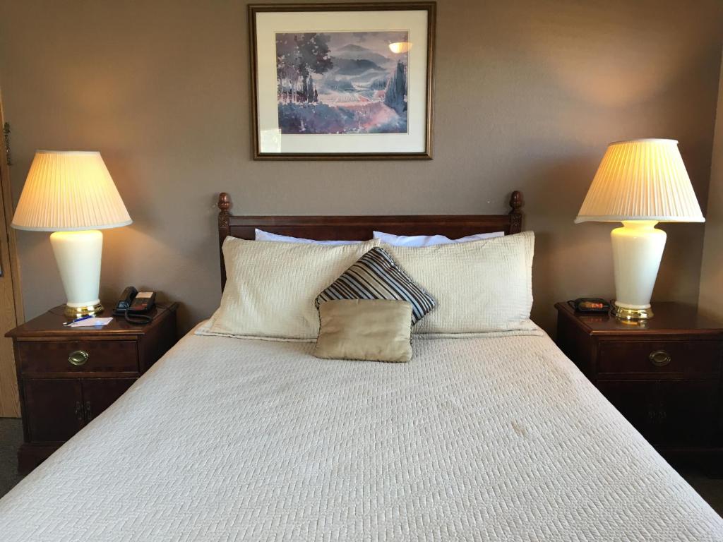 Timber Lodge Inn photo 3