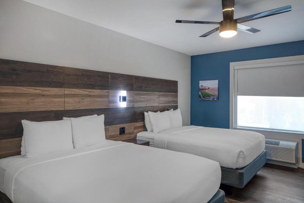 HOM Hotel Gainesville, SureStay Collection by Best Western - Tap to explore photos