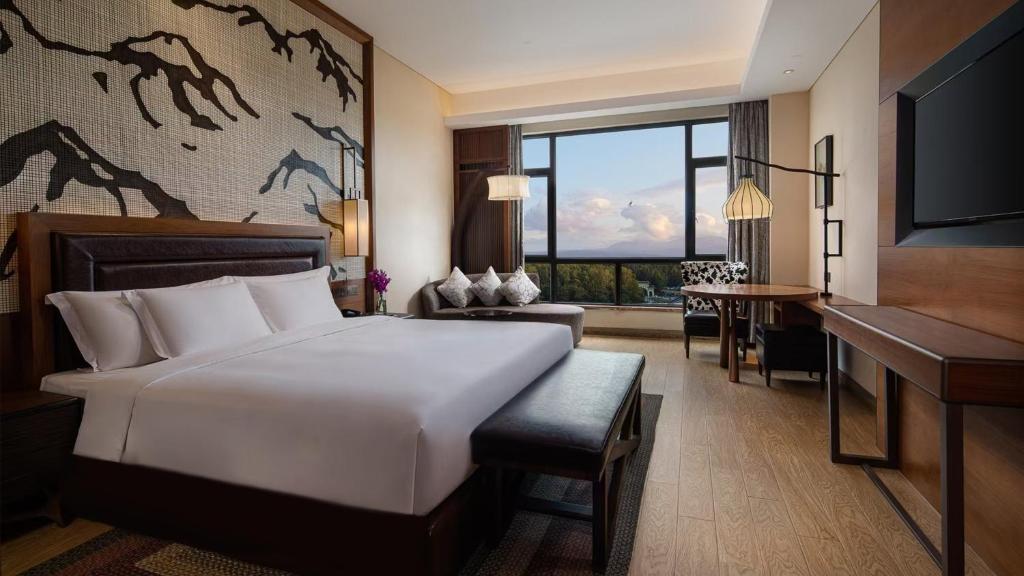 Crowne Plaza RESORT CHANGBAISHAN HOT SPRING - Tap to explore photos