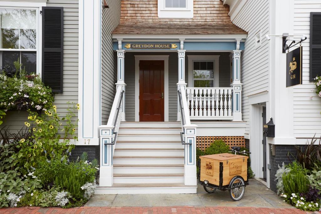 Greydon House photo 2