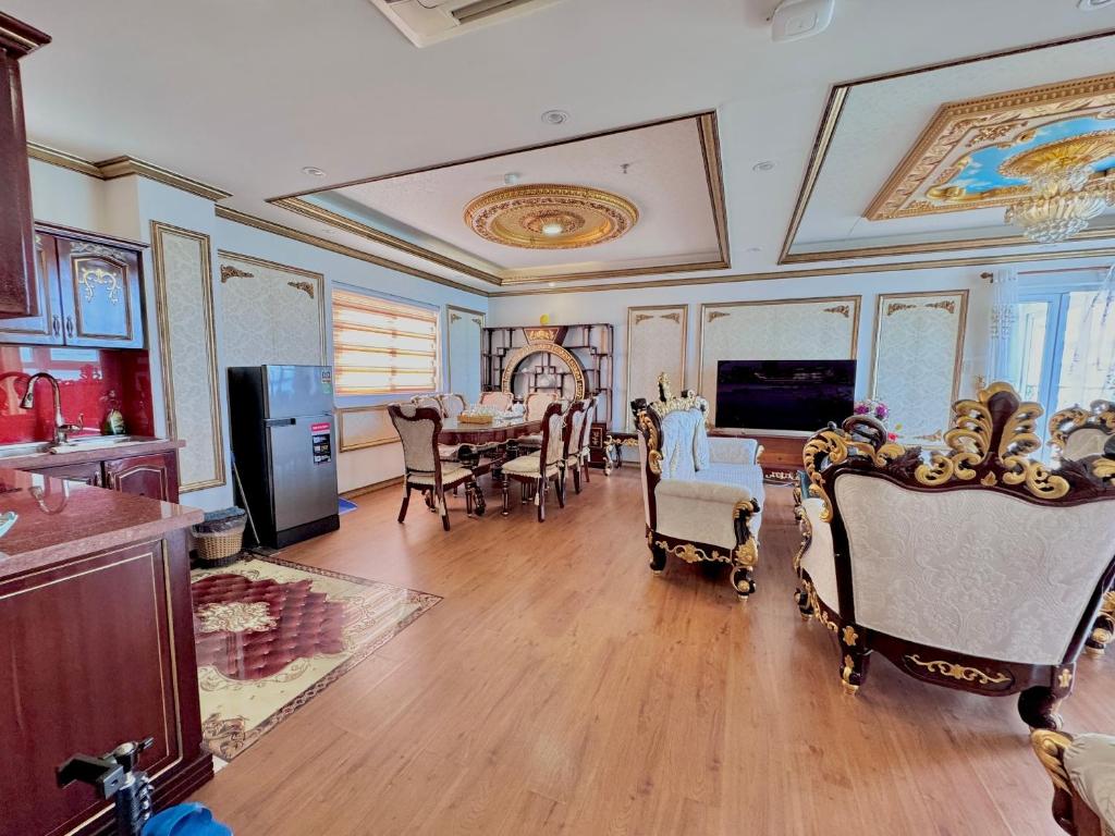 Paris Nha Trang Hotel & Apartment - Tap to explore photos