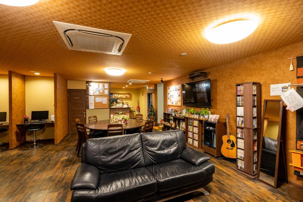Guest House Ouka - Hostel - Tap to explore photos