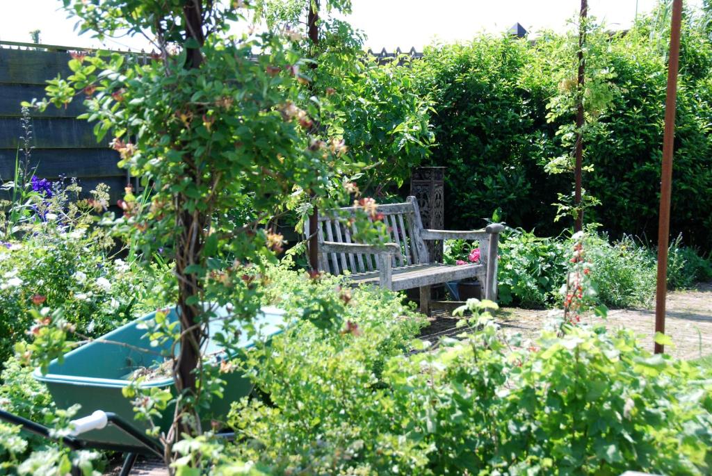 Bed In Waterland photo 2