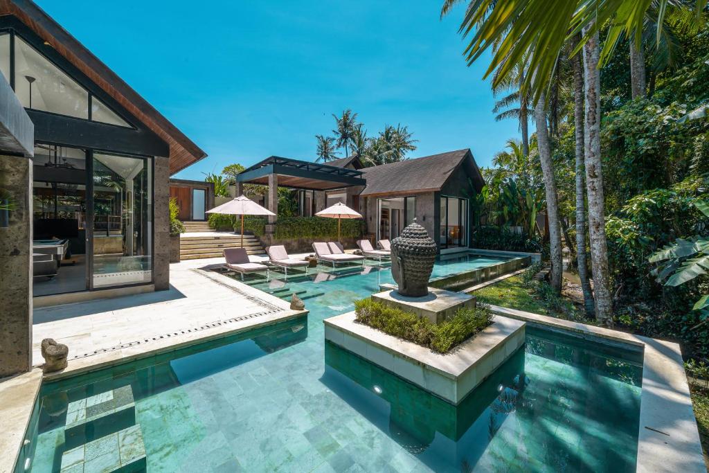 Villa St Lau - Signature 3BR Hideaway in Ubud - Tap to explore photos