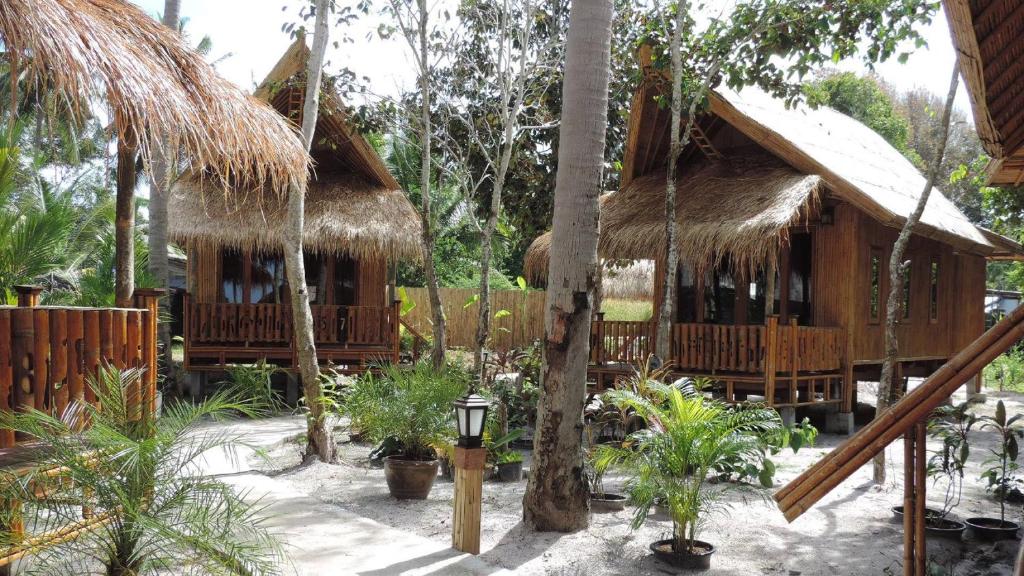 Lazy Days Bungalows - Tap to explore photos