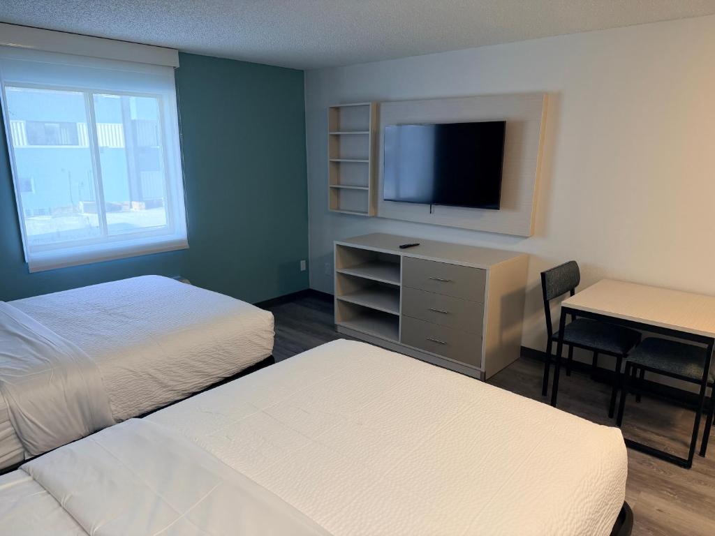 MainStay Suites Indianapolis Northwest - College Park - Tap to explore photos