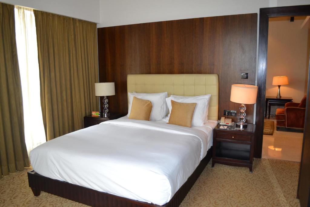 Апартаменты (Two-Bedroom Superior Apartment with kitchenette), Oakwood Premier Prestige-UB City