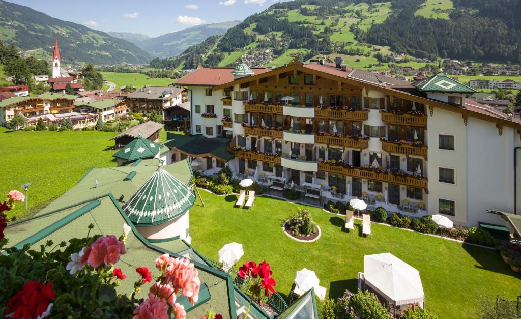 Hotel Neue Post photo 1