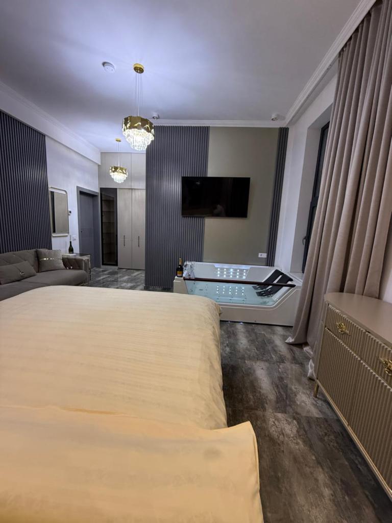 Galactic&Ludmila Suite SPA - Tap to explore photos
