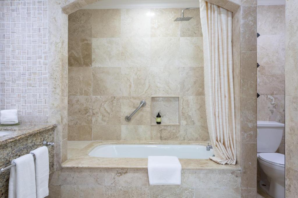 Sandos Cancún All Inclusive - Adults Only - Tap to explore photos