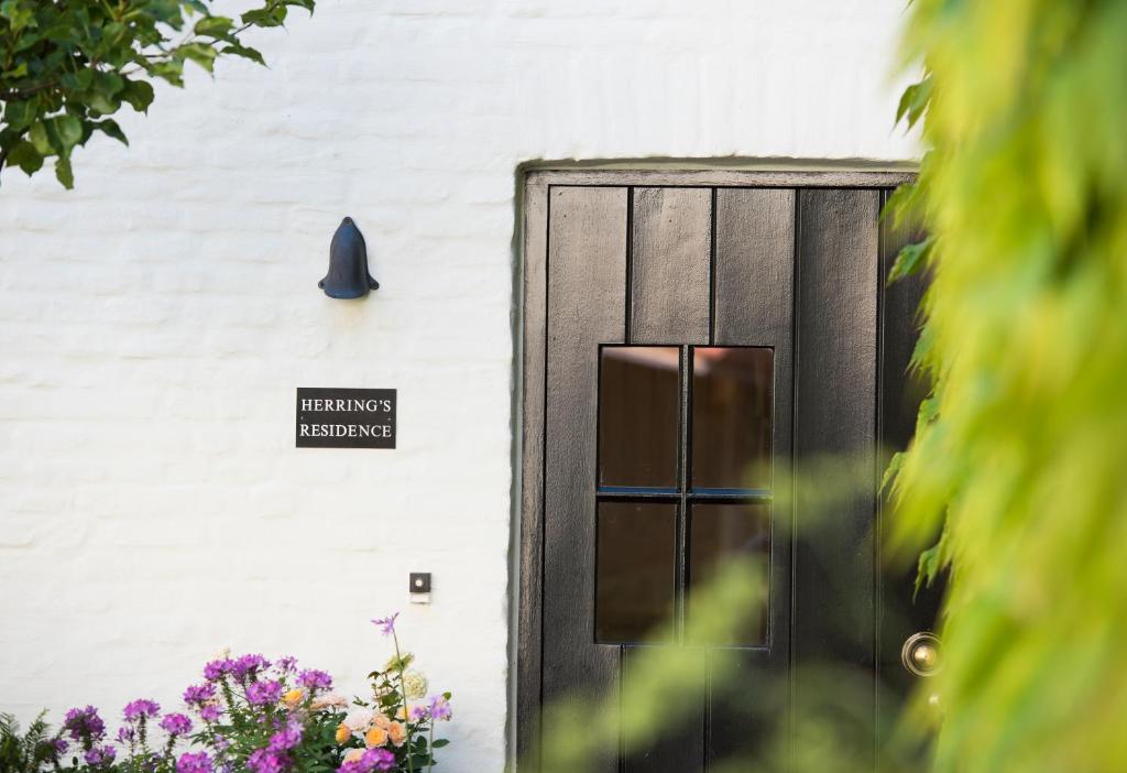 The Herring's Residence - Stylish Private Cottage with Breakfast in Historic Center - Adults-Only photo 2