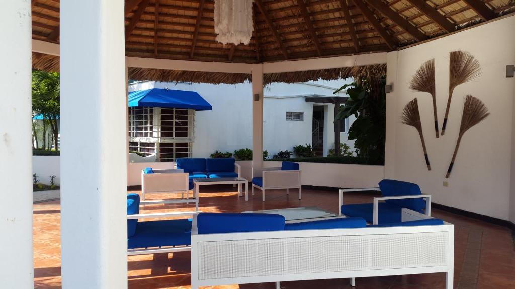 2 bedrooms, 2 bathrooms, pool and near from the beach photo 2
