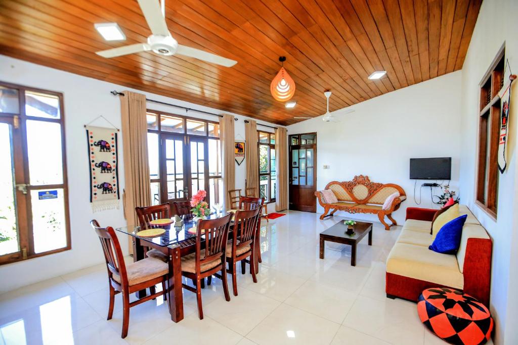 SaRu Apartments Kandy - 2 Bedrooms for 6 - Tap to explore photos