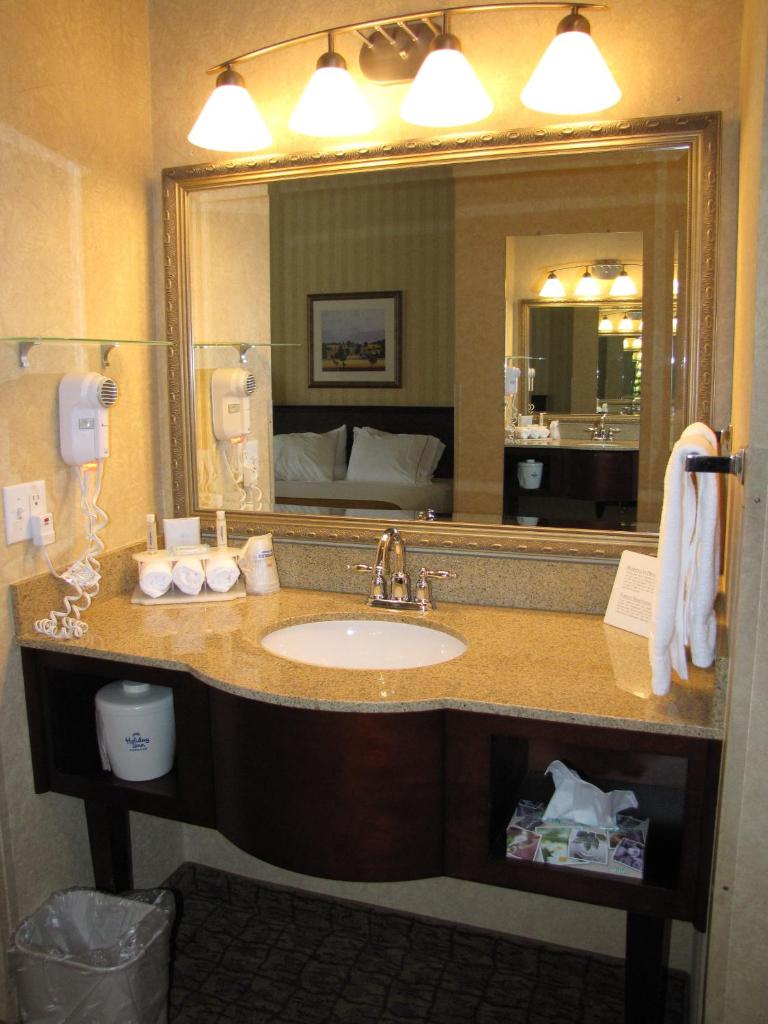 Holiday Inn Express Wenatchee, an IHG Hotel photo 1