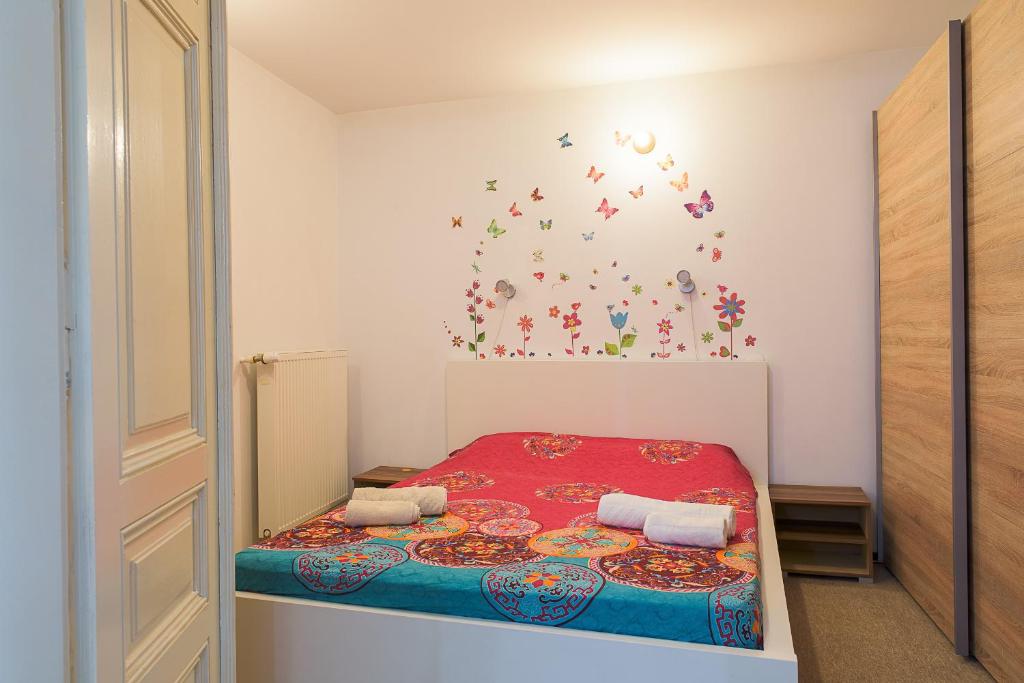 Center Walk Apartment and Room, Bucharest