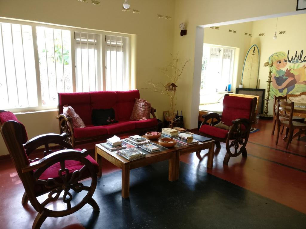 Номер (Односпальная кровать в общем номере c кондиционером), Chami's Place
