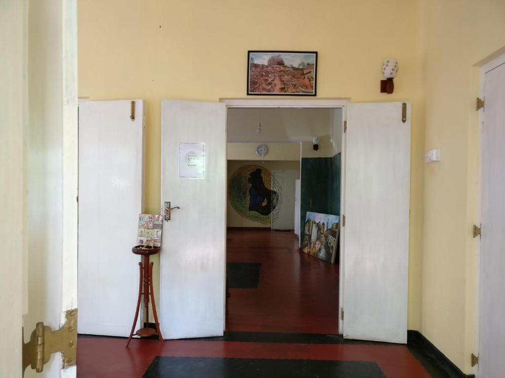 Номер (Односпальная кровать в общем номере c кондиционером), Chami's Place