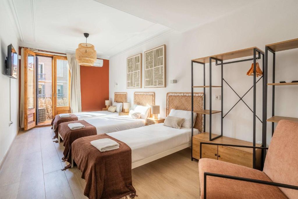 The Collection Barcelona - Paseo de Gracia 5BD and 3BTH for 10 with Terrace - Tap to explore photos