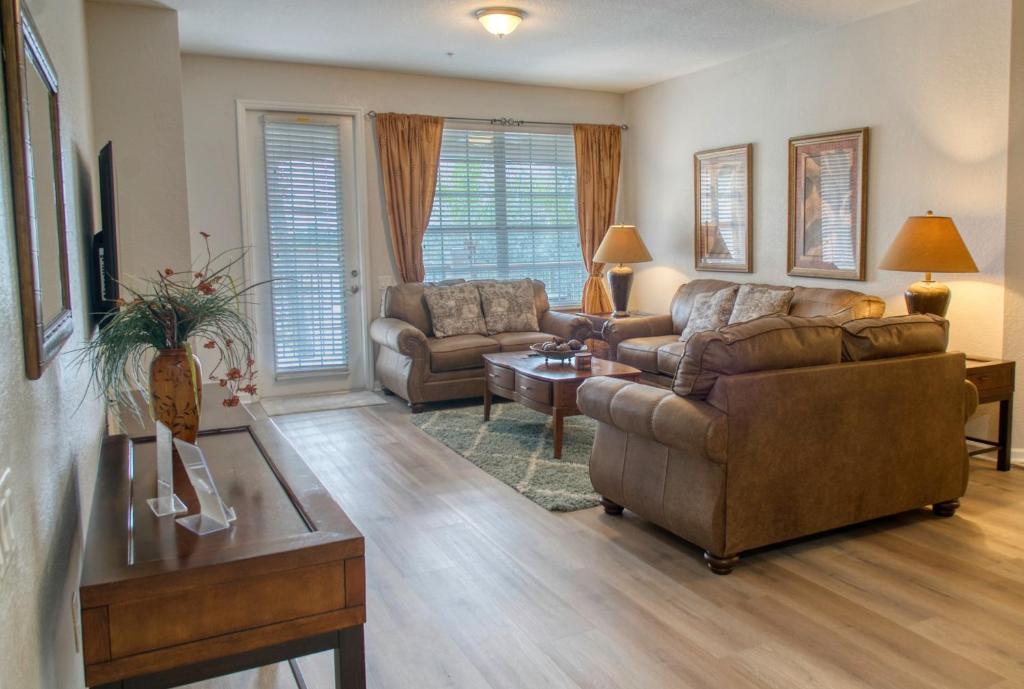 Luxury Lake View Condo-Vista Cay - Tap to explore photos
