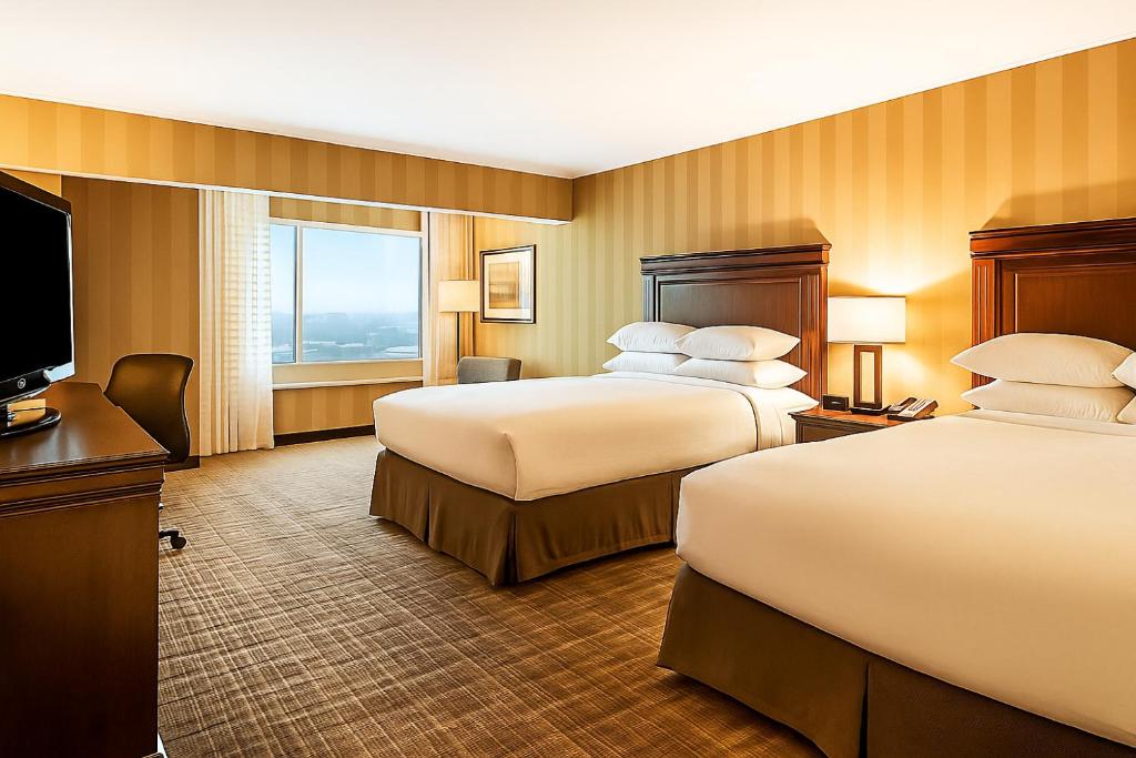 DoubleTree Fallsview Resort & Spa by Hilton Niagara Falls - Tap to explore photos