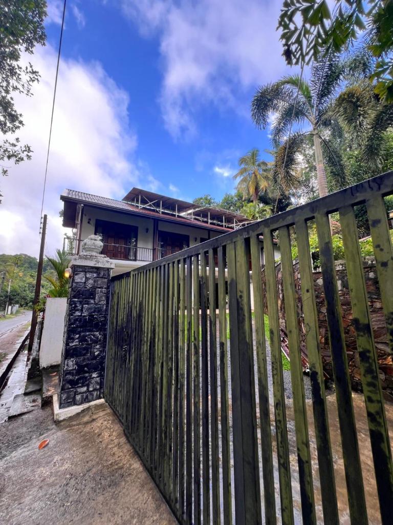 Senasuma Homestay - Tap to explore photos