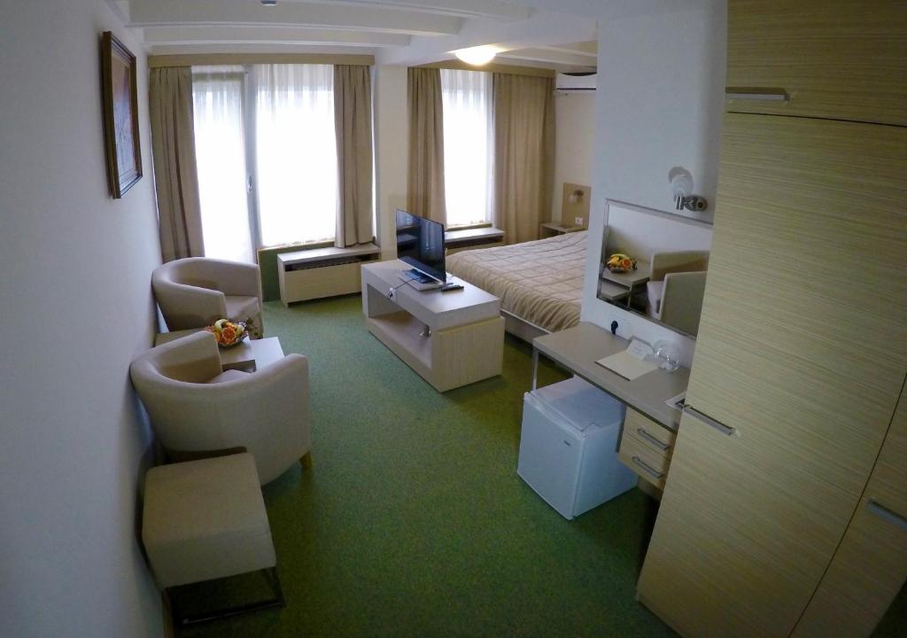 Двухместный (Двухместный номер Делюкс с 1 кроватью), Hotel Merkur